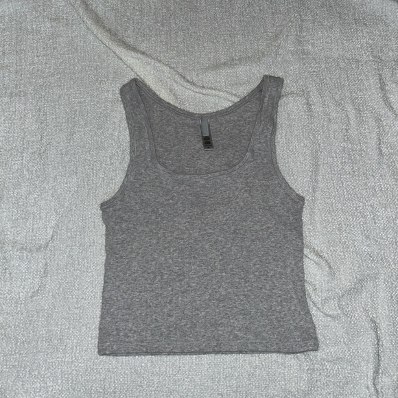 Skims is an American shapewear and clothing brand co-founded by Kim Kardashian. - Picture 2 of 3